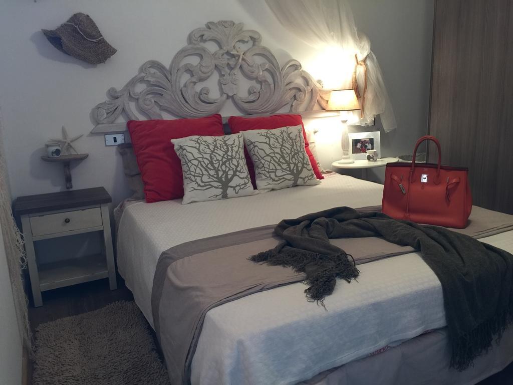 Smeralda Residenza Di Charme 마리나디포르티쏘 객실 사진
