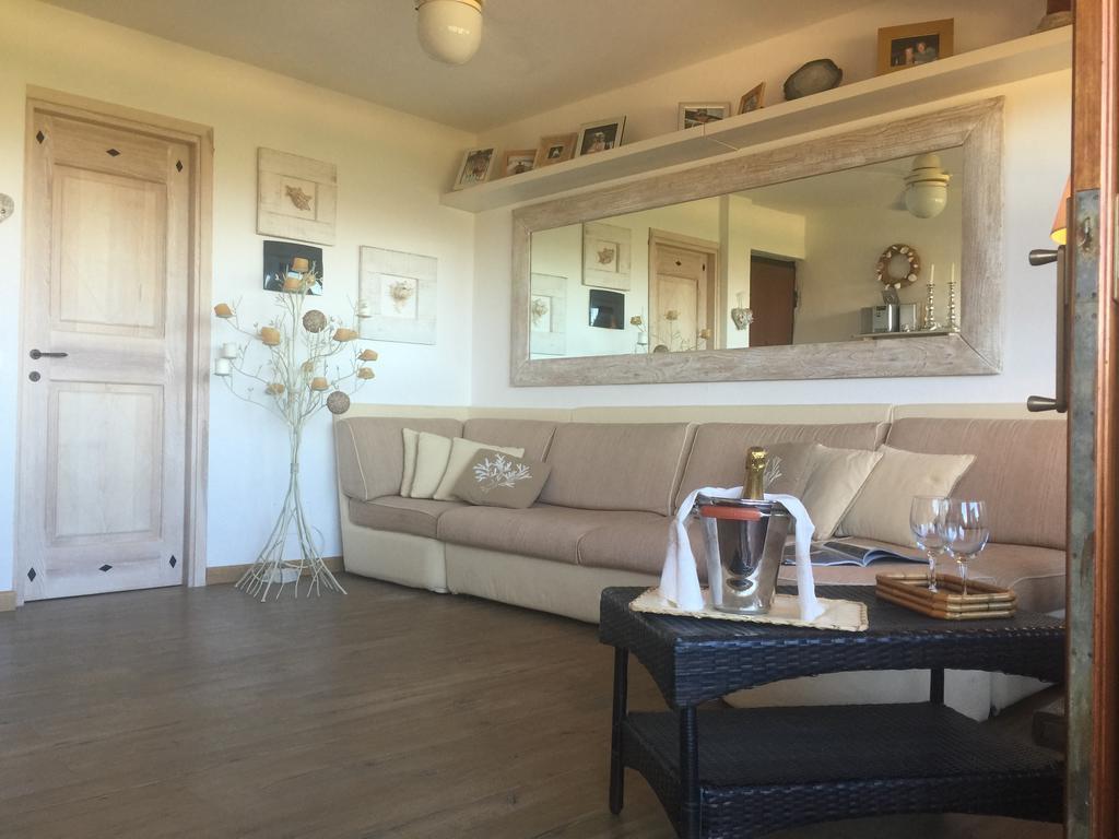 Smeralda Residenza Di Charme 마리나디포르티쏘 객실 사진